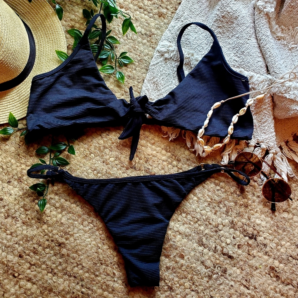 Tropical bikinis 👙